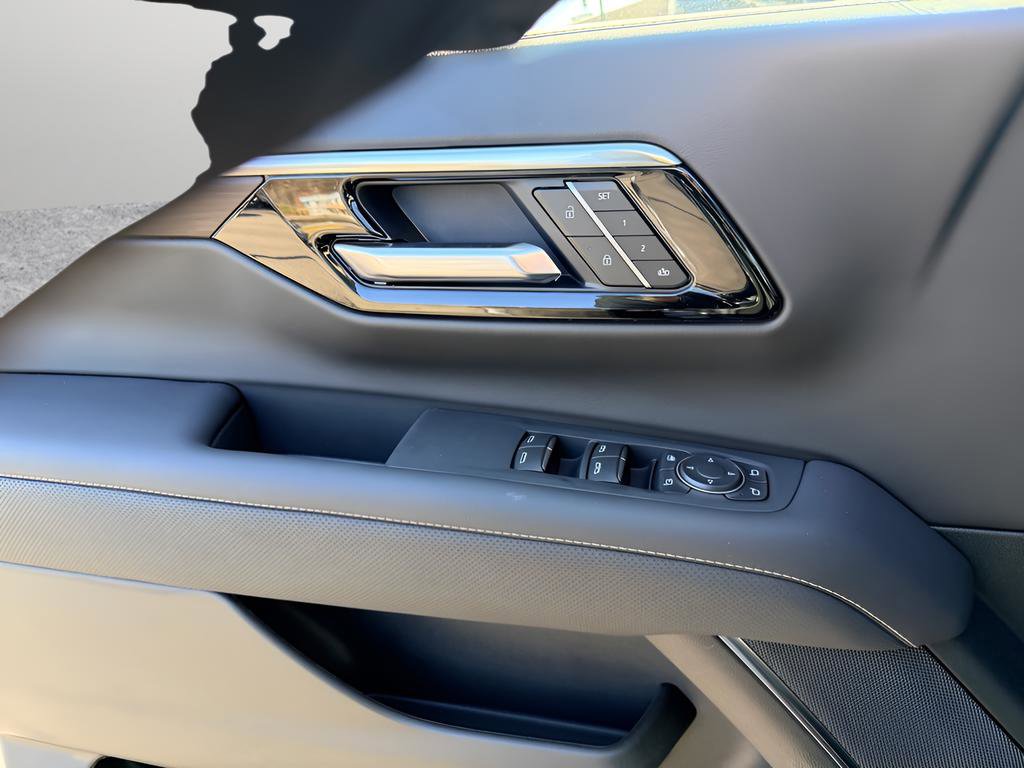 New 2026 Chevrolet Suburban Premier image 23