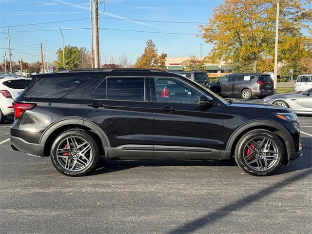 Used 2025 Ford Explorer ST w/ Sun And Sound Package image 2