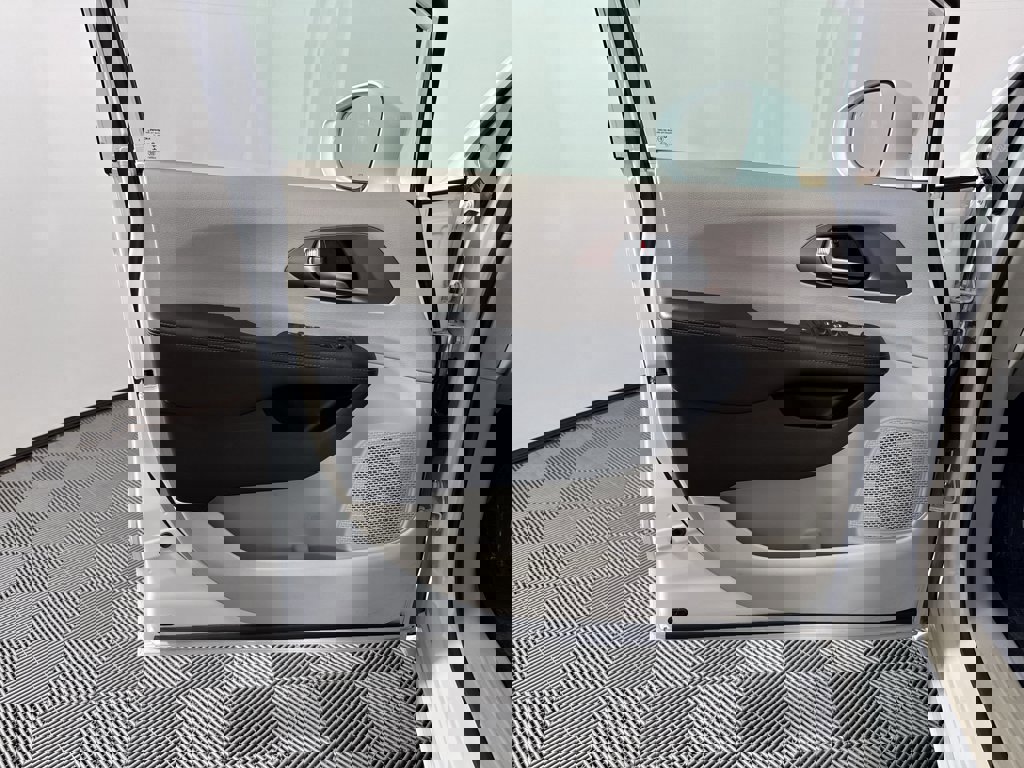 Used 2017 Chrysler Pacifica Touring-L image 29