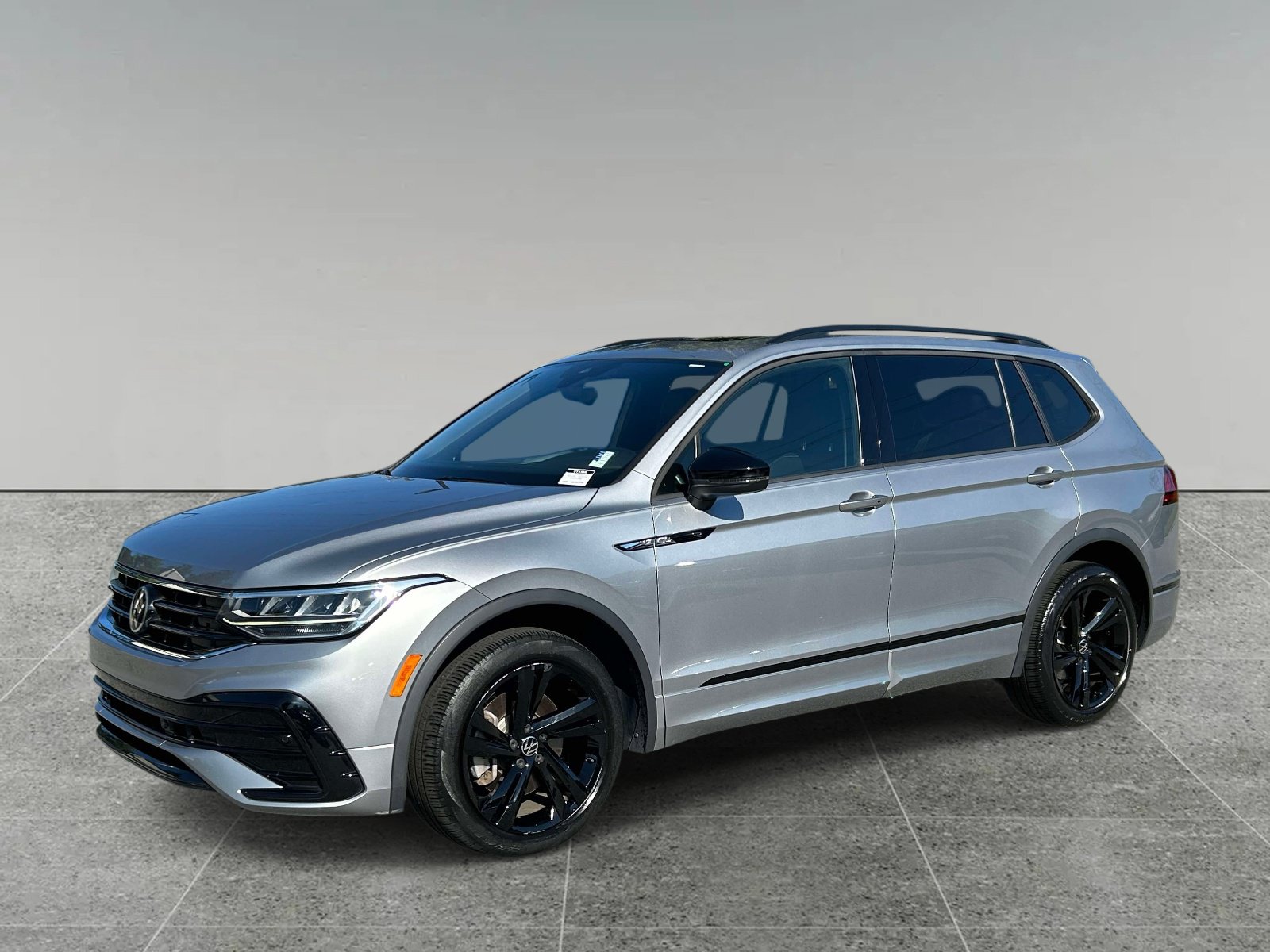 Used 2023 Volkswagen Tiguan SE R-Line