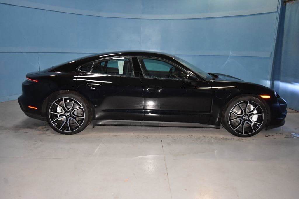 Used 2024 Porsche Taycan image 18