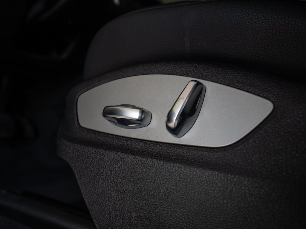Certified 2021 Porsche Macan AWD/4WD image 14