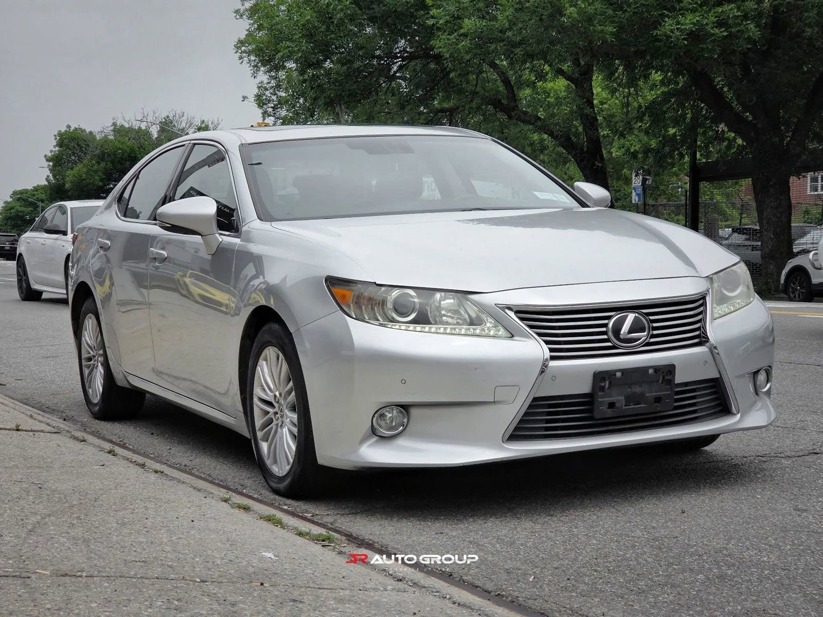 Used 2013 Lexus ES 350 w/ Luxury Pkg FWD image 3