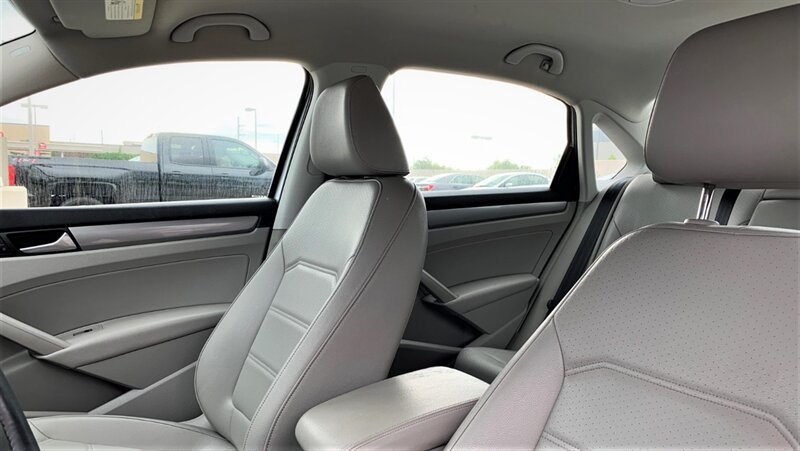 Used 2015 Volkswagen Passat 1.8T Limited Edition FWD image 10