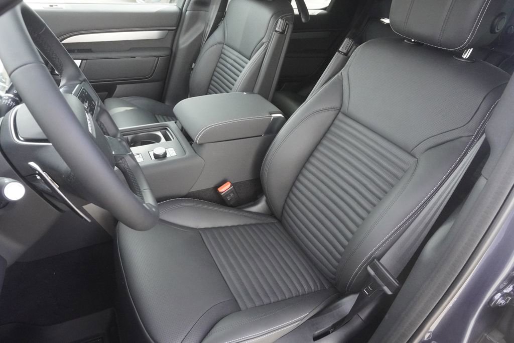 New 2026 Land Rover Discovery Limited Edition image 20