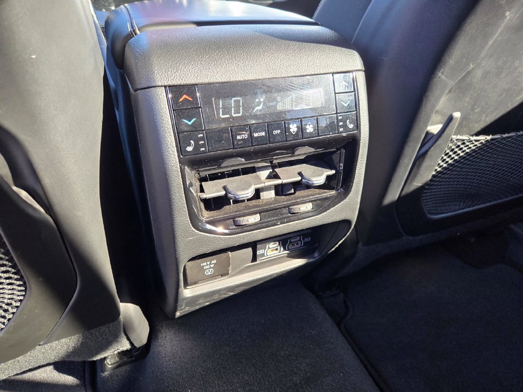 Used 2023 Jeep Grand Cherokee Overland w/ Advanced Protech Group III AWD/4WD image 11