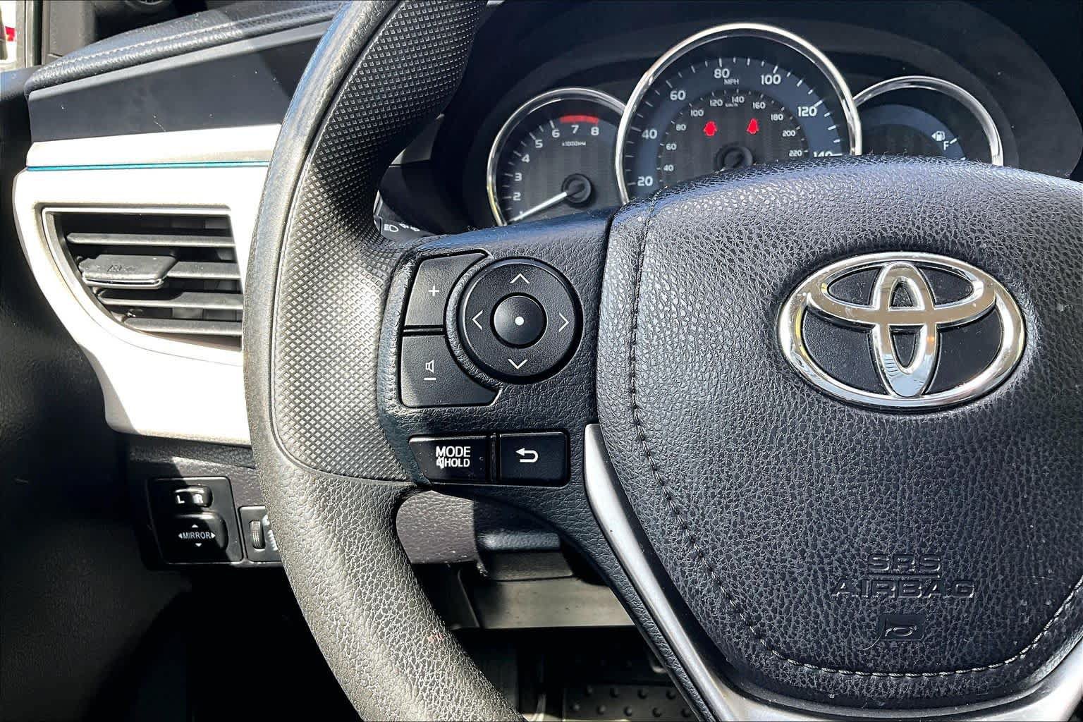 Used 2015 Toyota Corolla LE FWD image 24