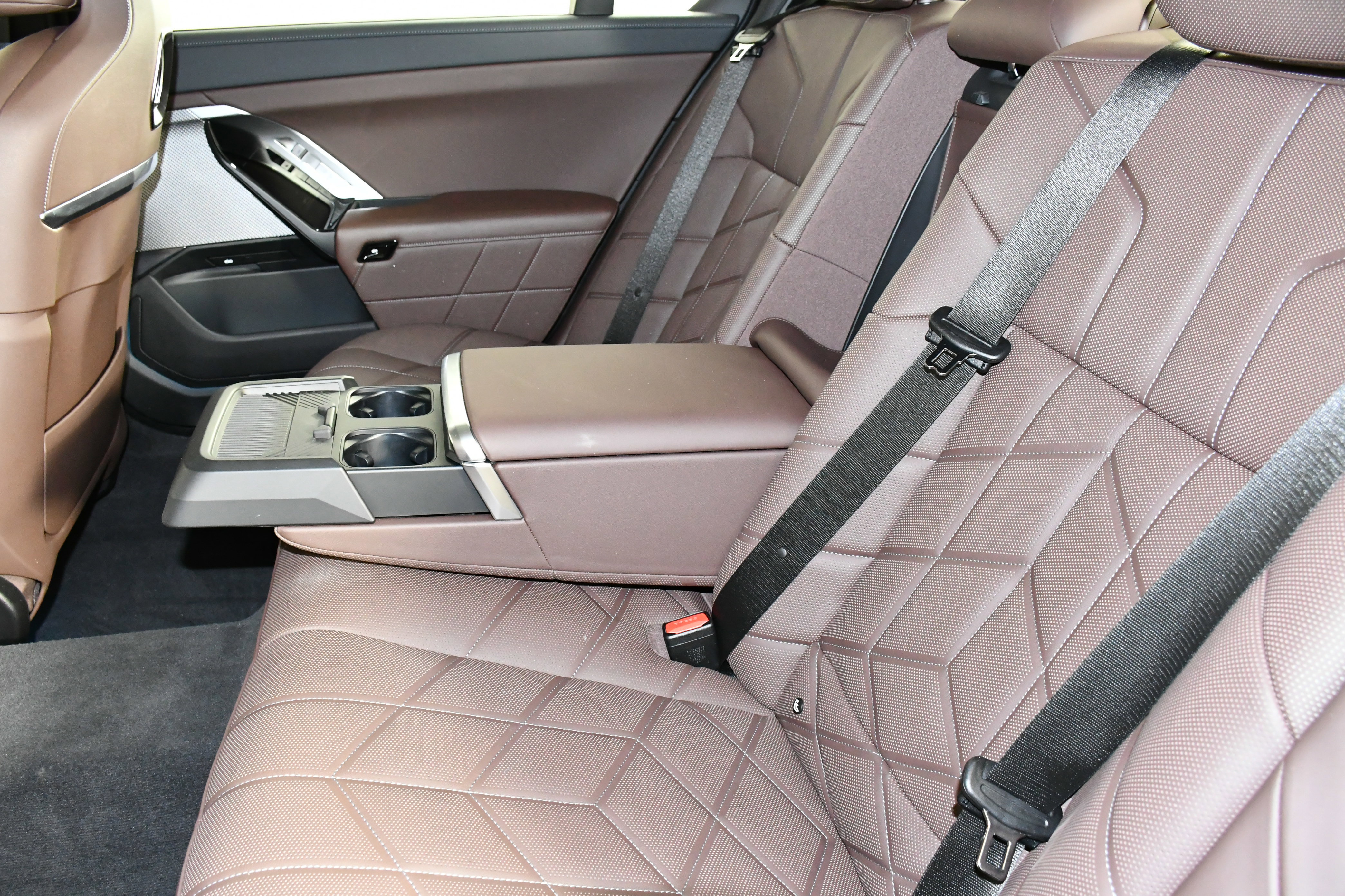 Used 2025 BMW 740i xDrive image 49