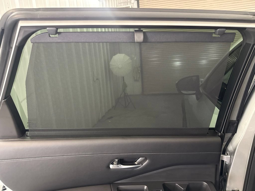 Used 2025 Nissan Pathfinder SL w/ Black Appearance Package FWD image 13