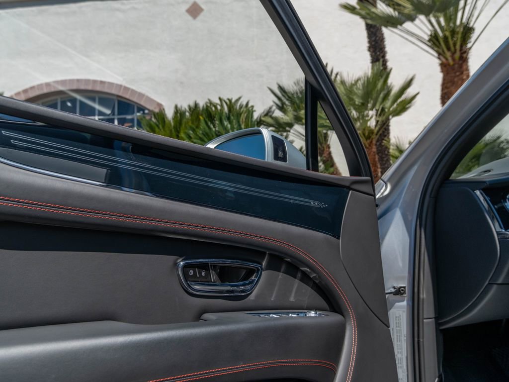 Used 2023 Bentley Bentayga Extended Wheelbase AWD/4WD image 19