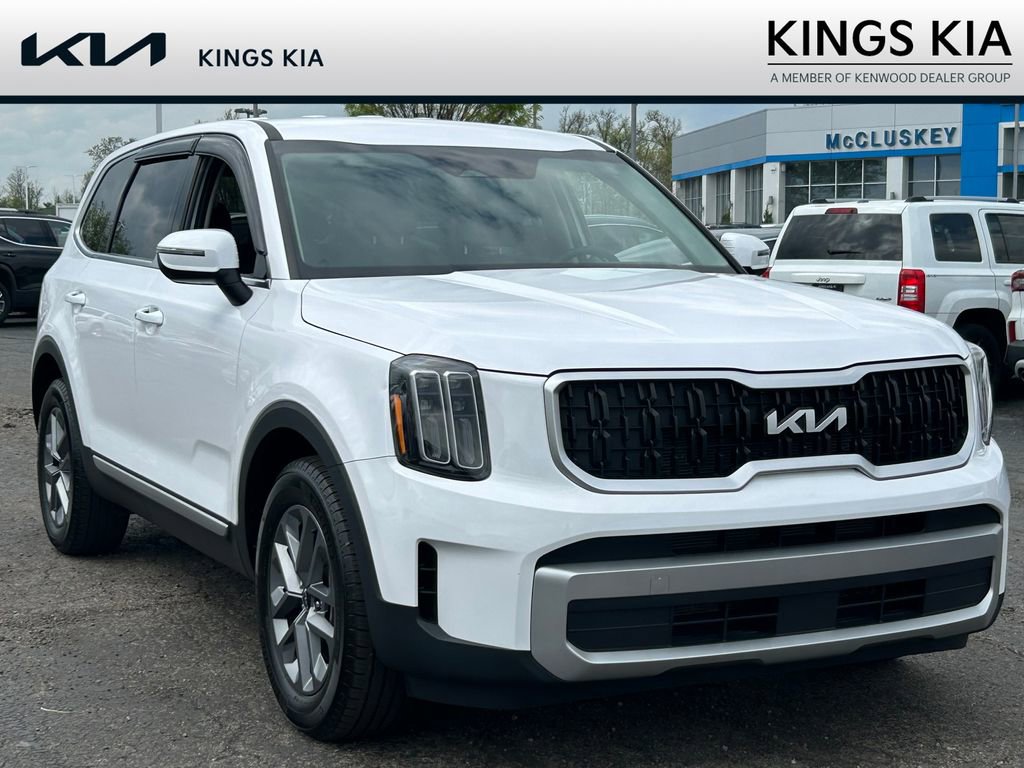 Used 2023 Kia Telluride LX image 1
