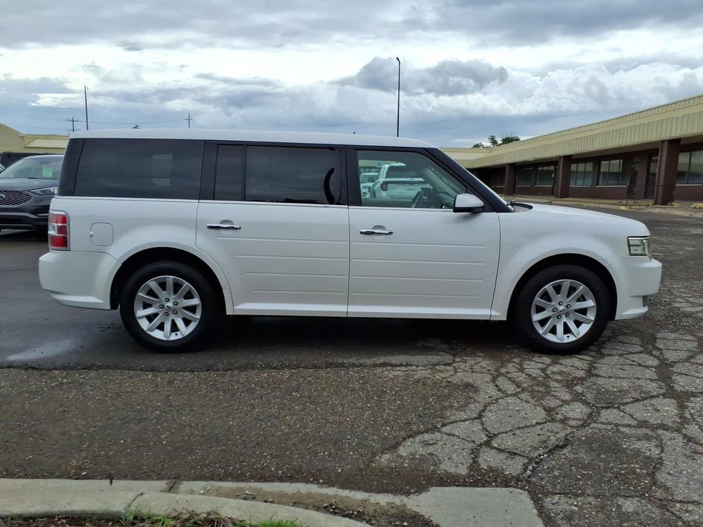 Used 2011 Ford Flex SEL FWD image 6