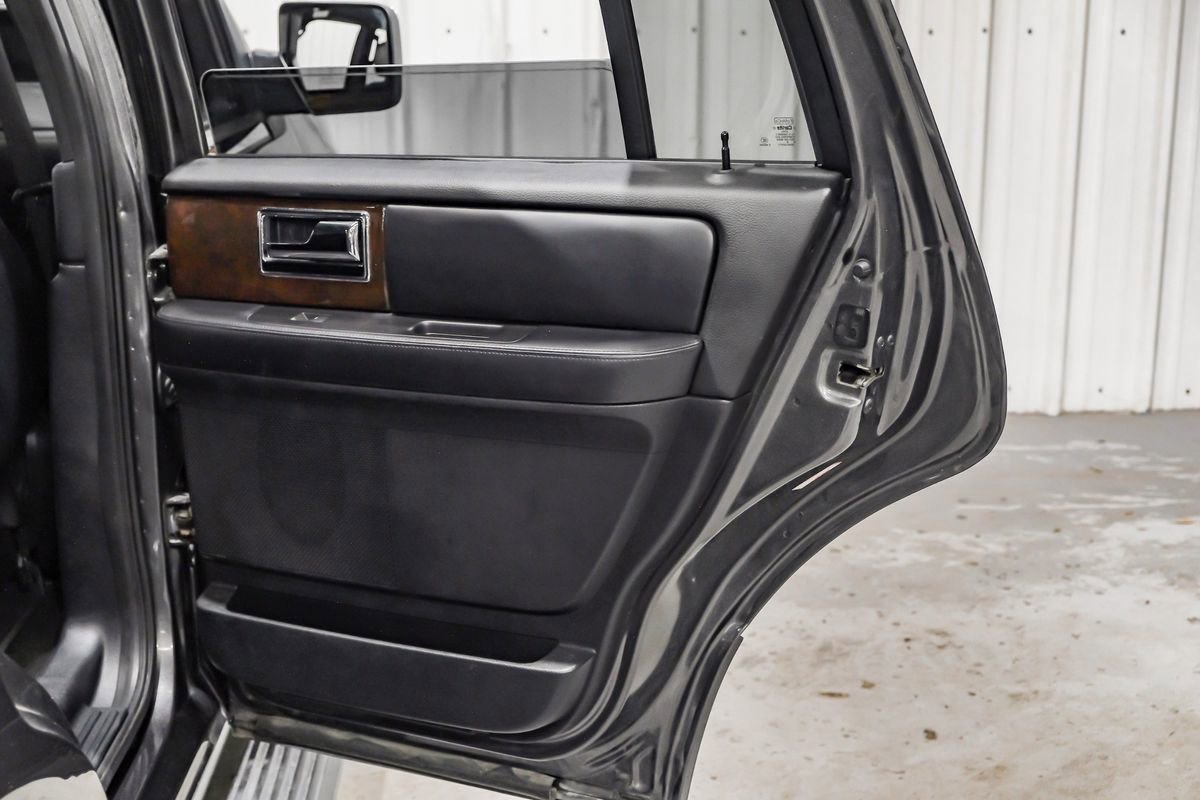 Used 2016 Lincoln Navigator Select image 31