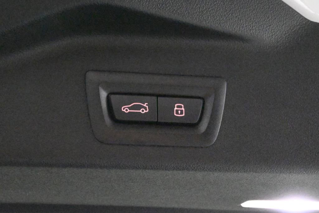 Used 2026 BMW X5 xDrive50e w/ M Sport Package image 39