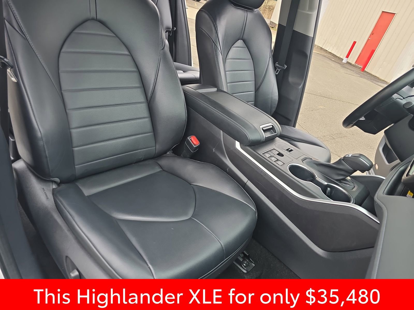 Used 2023 Toyota Highlander XLE image 16