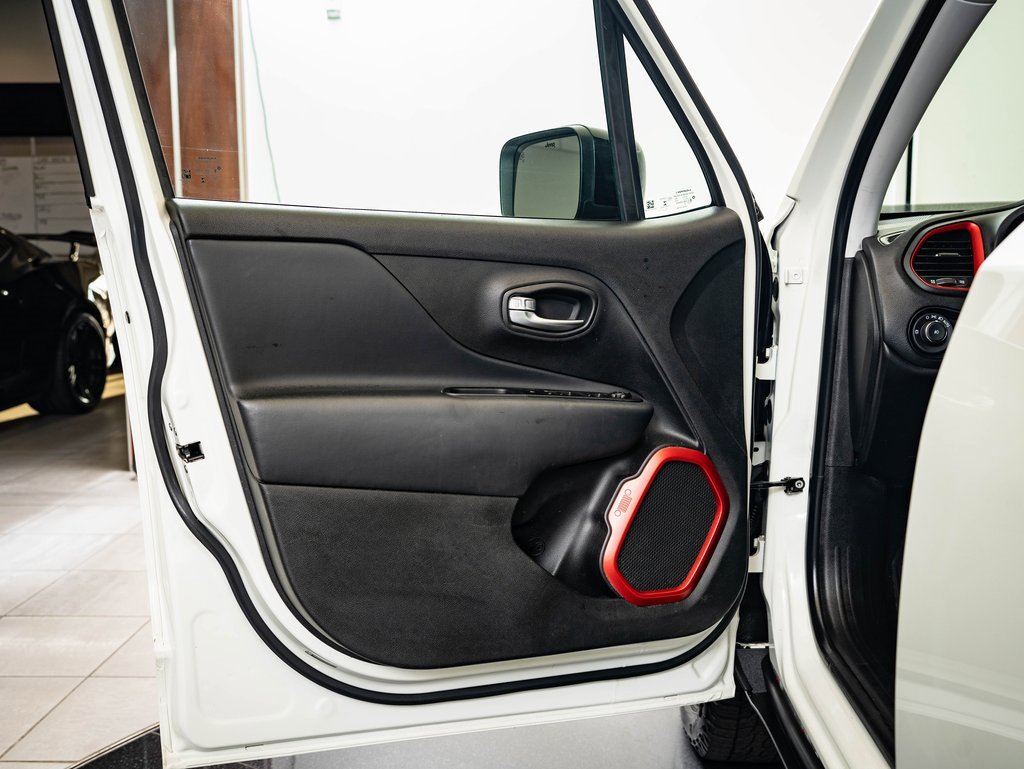 Used 2022 Jeep Renegade Trailhawk image 23