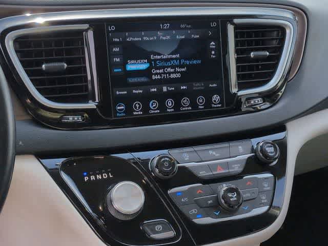 Used 2018 Chrysler Pacifica Touring-L Plus image 29