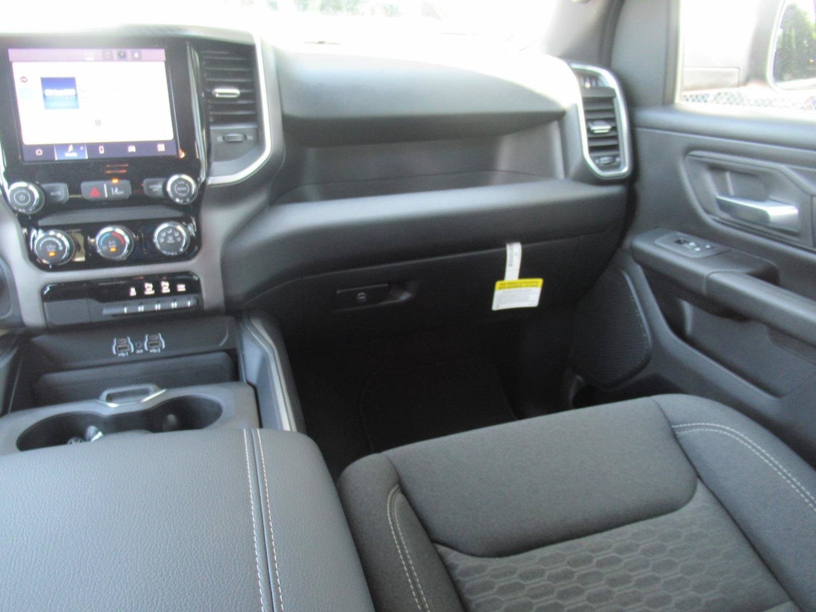 New 2026 RAM 1500 Express AWD/4WD image 16