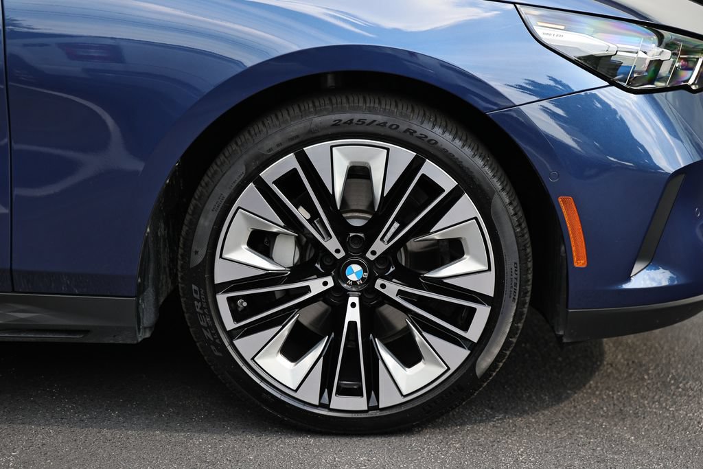 Used 2026 BMW 530i w/ Premium Package RWD image 4