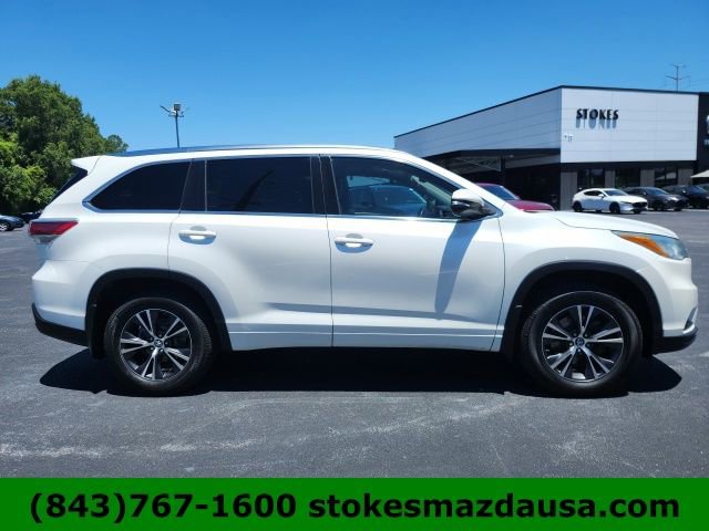 Used 2016 Toyota Highlander XLE AWD/4WD image 11