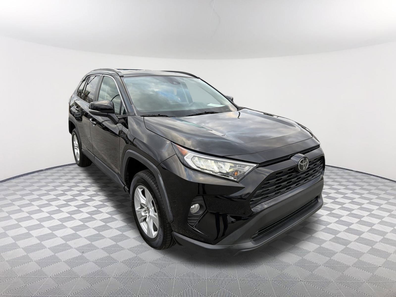 Used 2021 Toyota RAV4 XLE w/ Convenience Package image 3