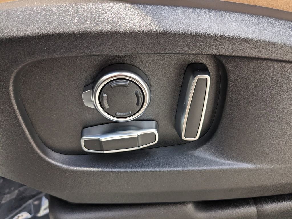 New 2025 Land Rover Defender 130 S image 17