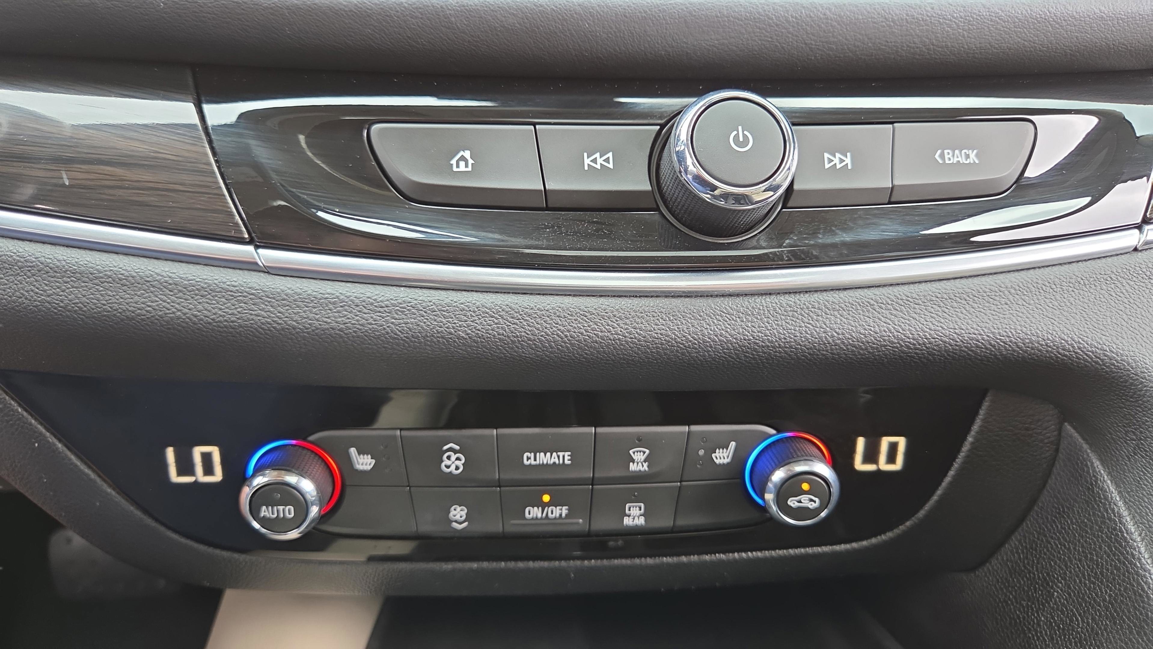 Used 2019 Buick Enclave Essence FWD image 31