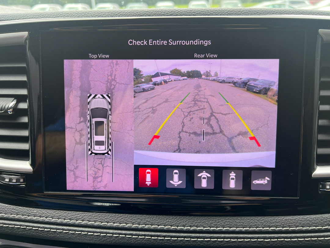 Used 2023 Chrysler Pacifica Touring-L image 25