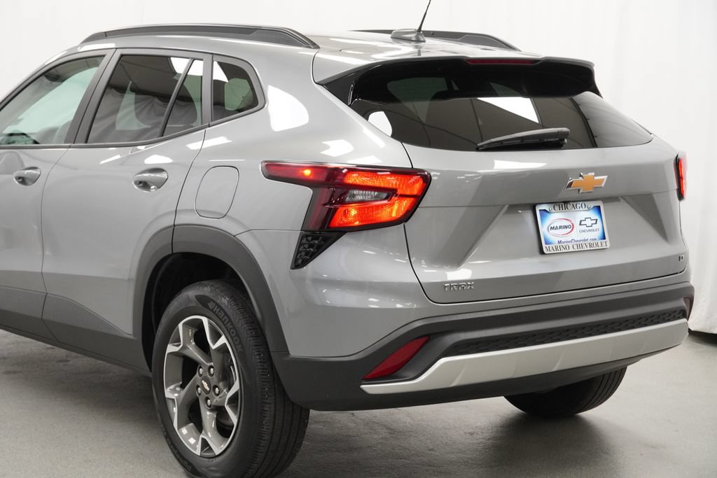 Used 2024 Chevrolet Trax LT w/ Driver Confidence Package FWD image 38