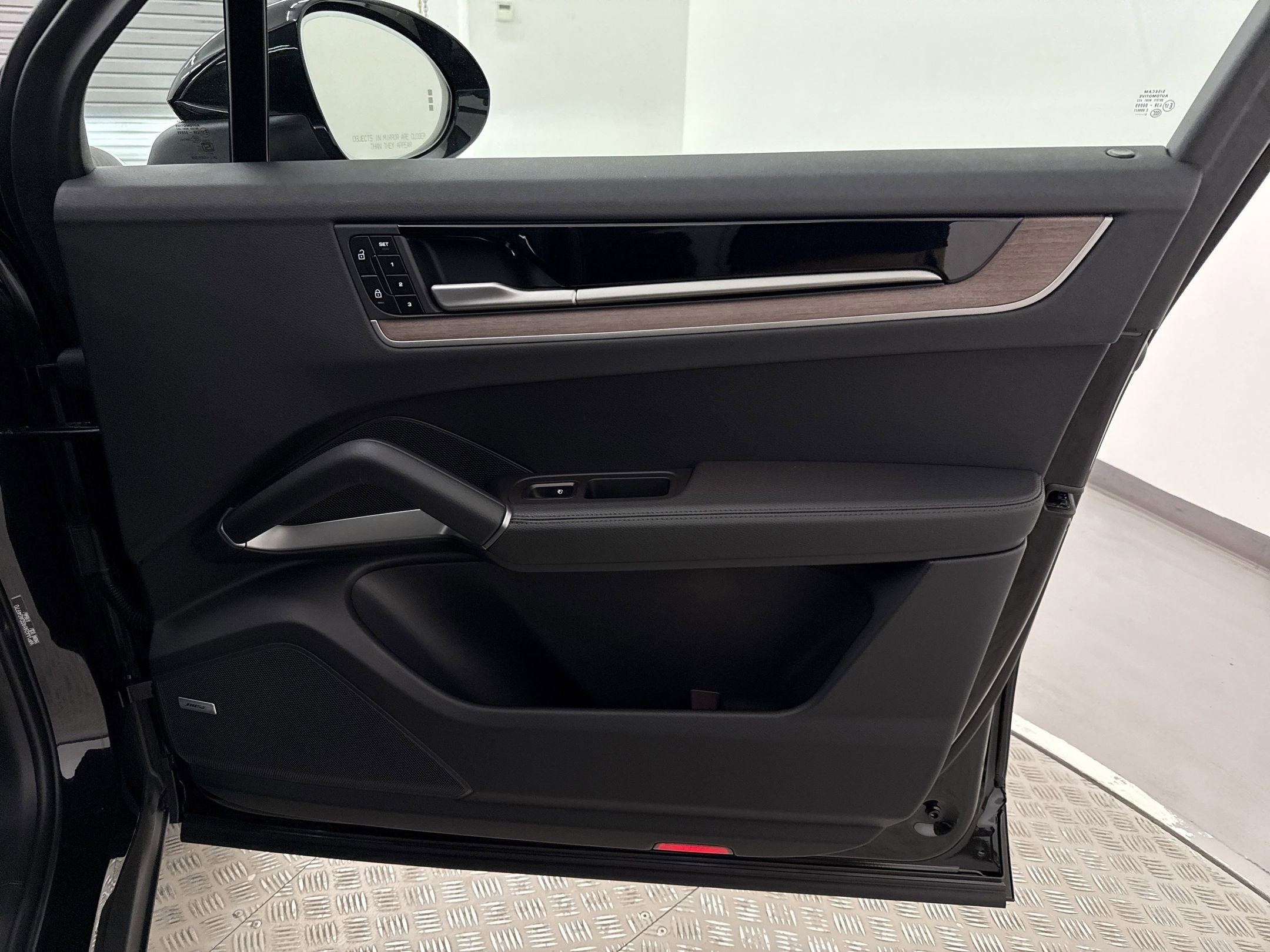 Used 2025 Porsche Cayenne image 35