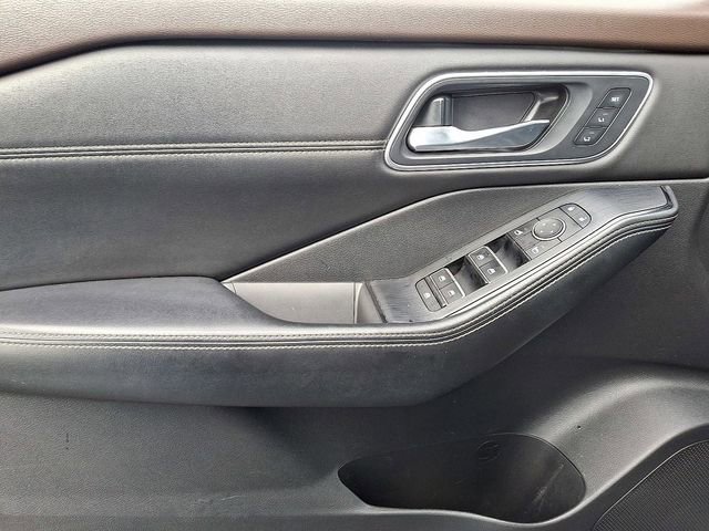 Used 2021 Nissan Rogue Platinum image 15