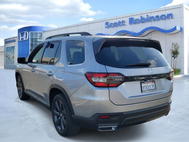 Certified 2025 Honda Pilot Sport image 3