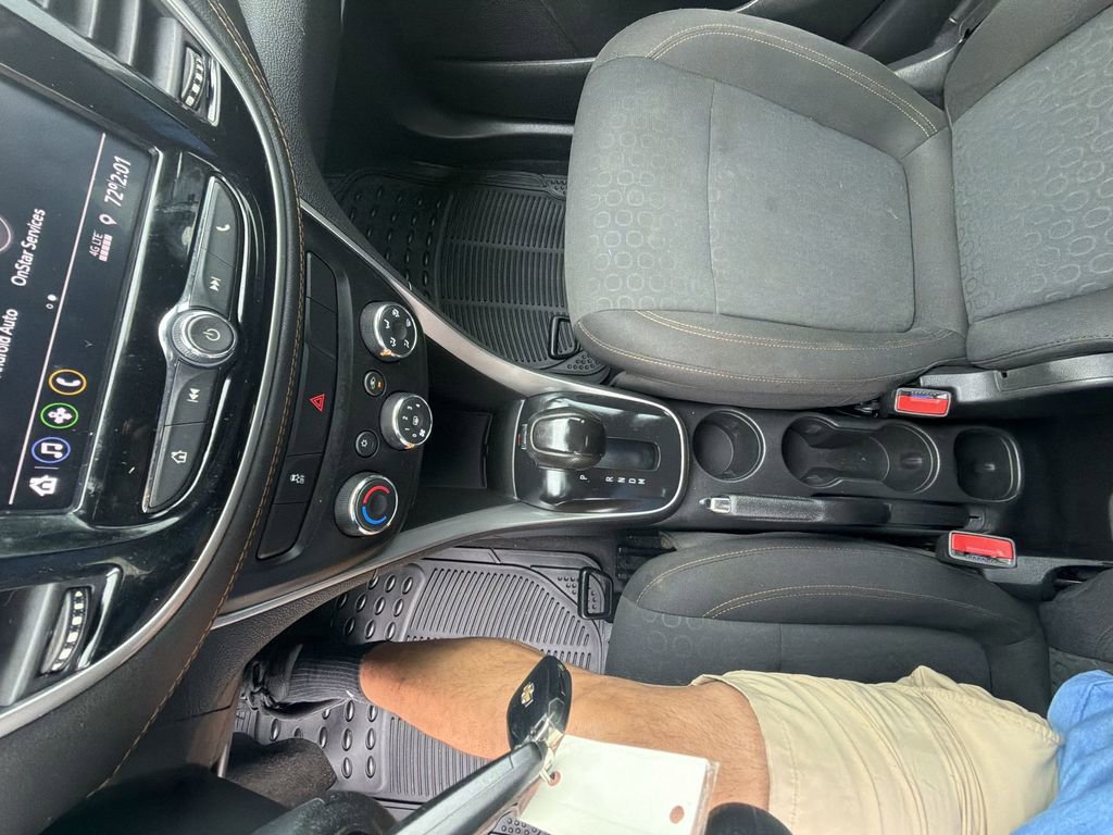 Used 2021 Chevrolet Trax LS AWD/4WD image 19