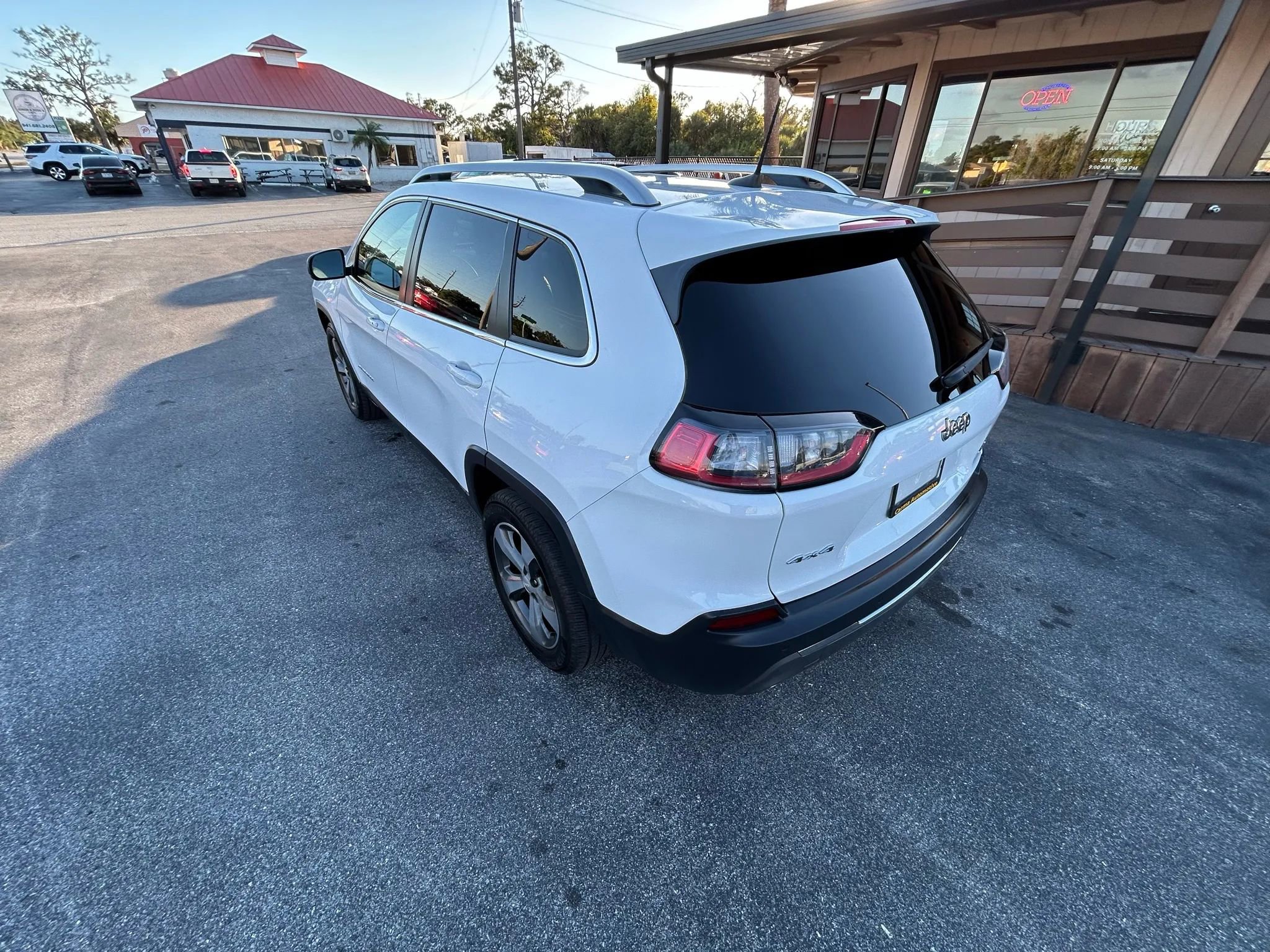 Used 2019 Jeep Cherokee Limited image 7