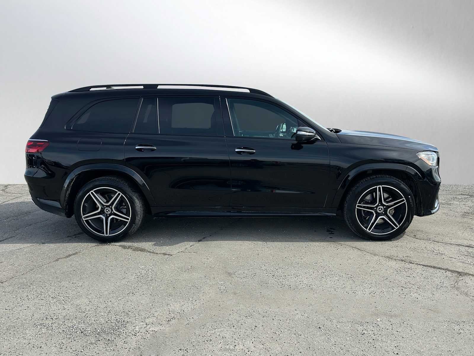 Used 2026 Mercedes-Benz GLS 450 4MATIC image 3
