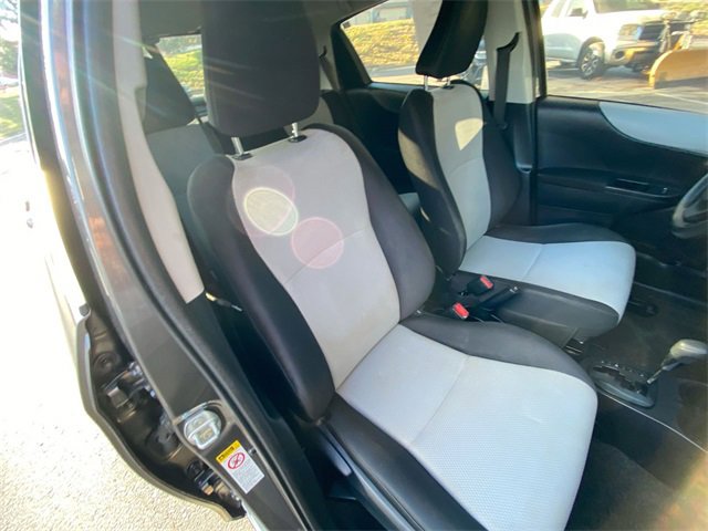 Used 2013 Toyota Yaris L image 22