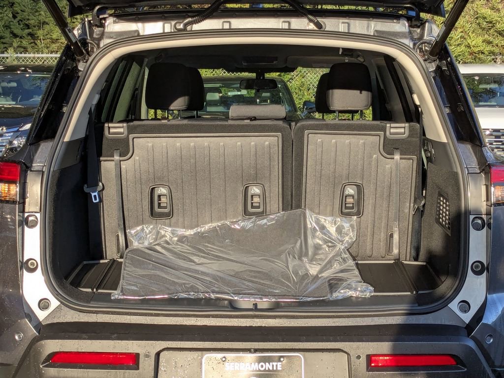 New 2025 Nissan Pathfinder SV image 28