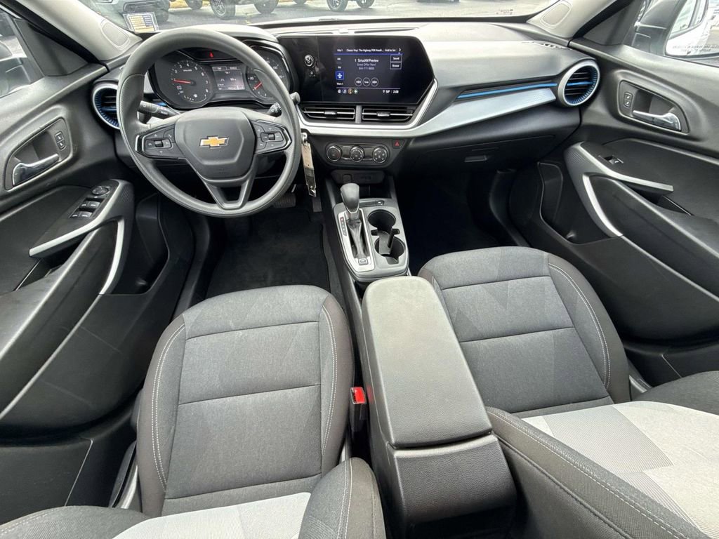 Certified 2025 Chevrolet Trax LS image 13
