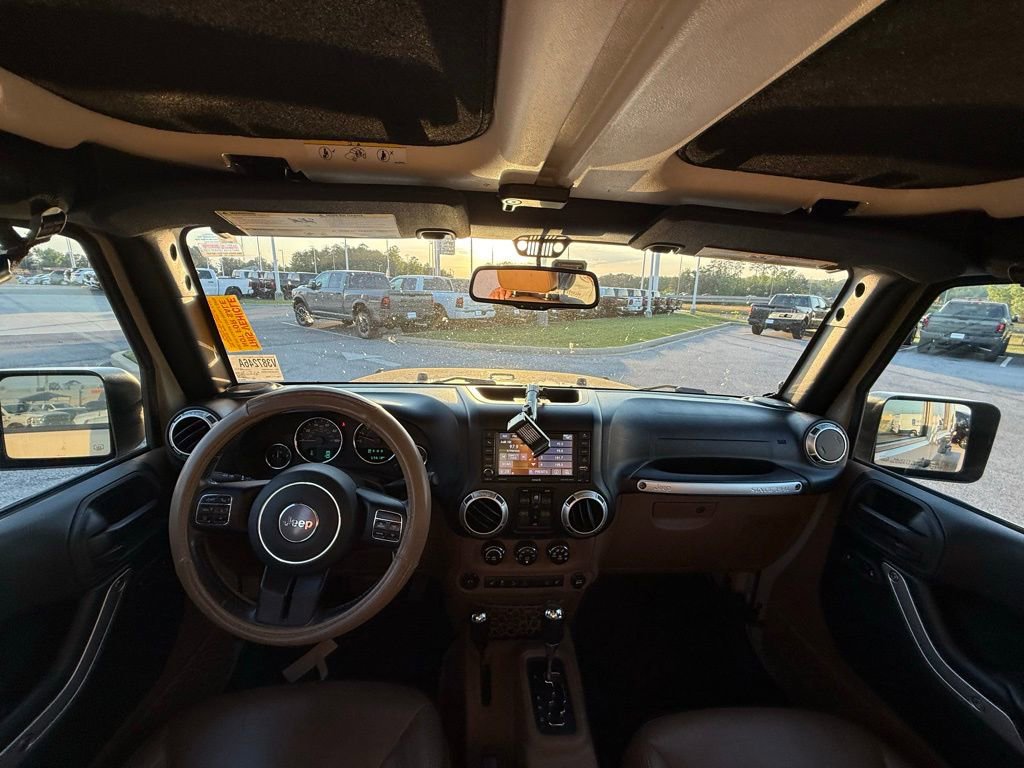 Used 2017 Jeep Wrangler Unlimited Sahara w/ Connectivity Group image 14