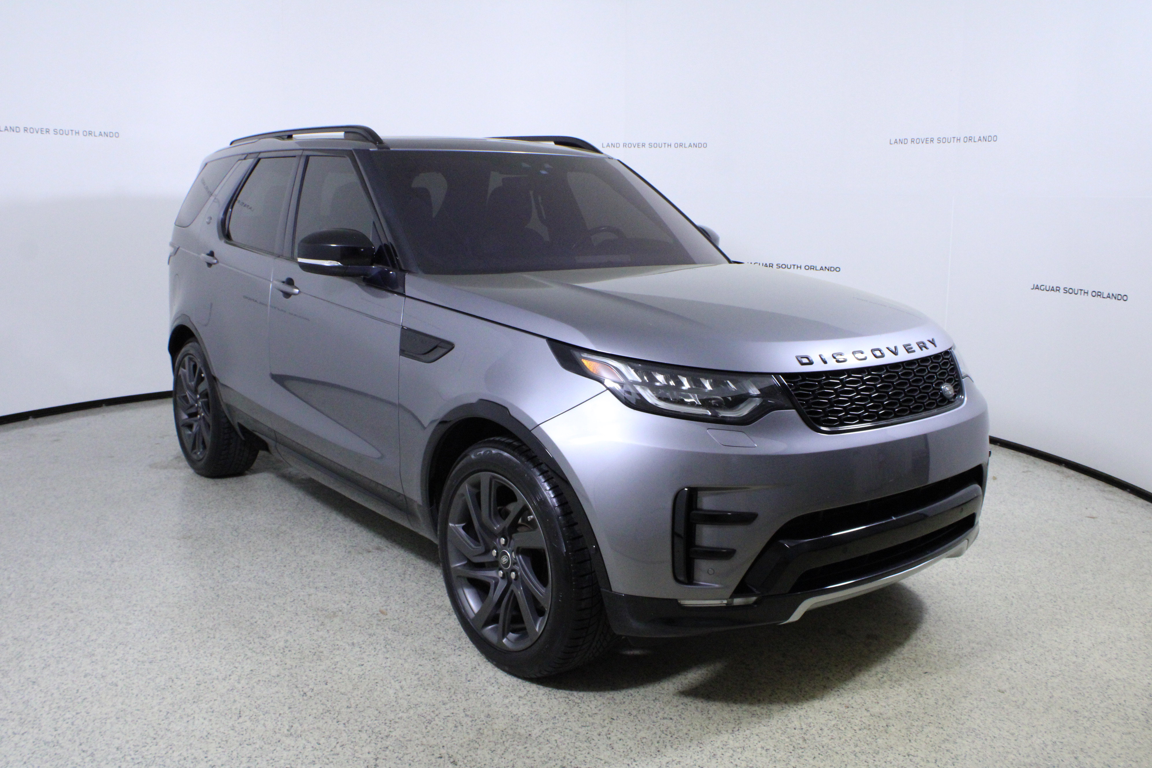 Used 2020 Land Rover Discovery HSE image 3