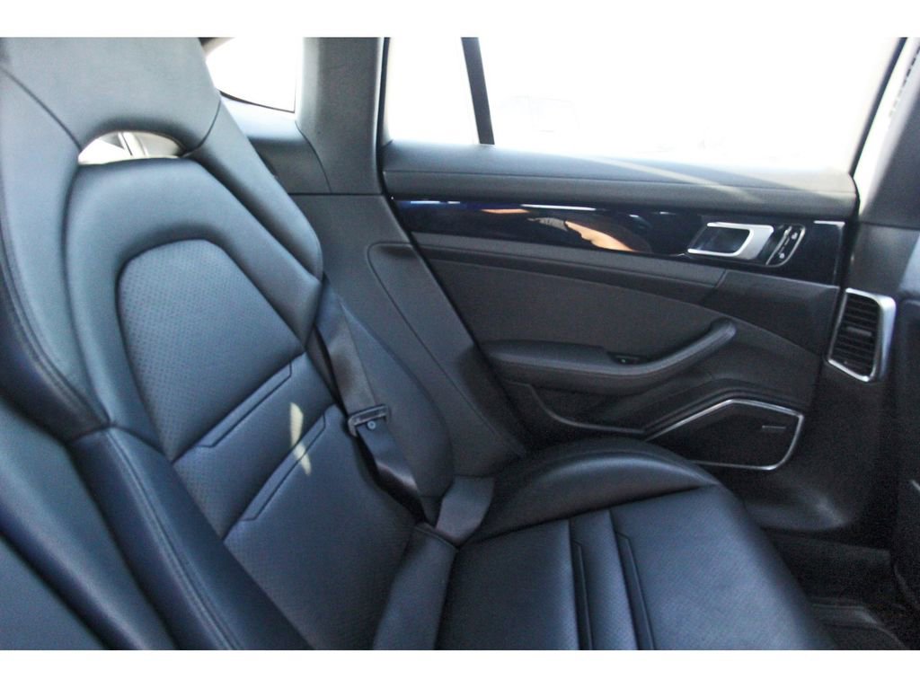Used 2019 Porsche Panamera 4 image 11