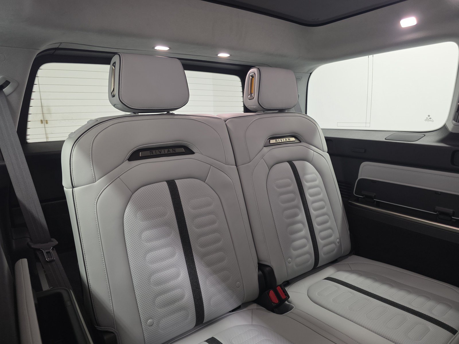Used 2024 Rivian R1S Adventure AWD/4WD image 25