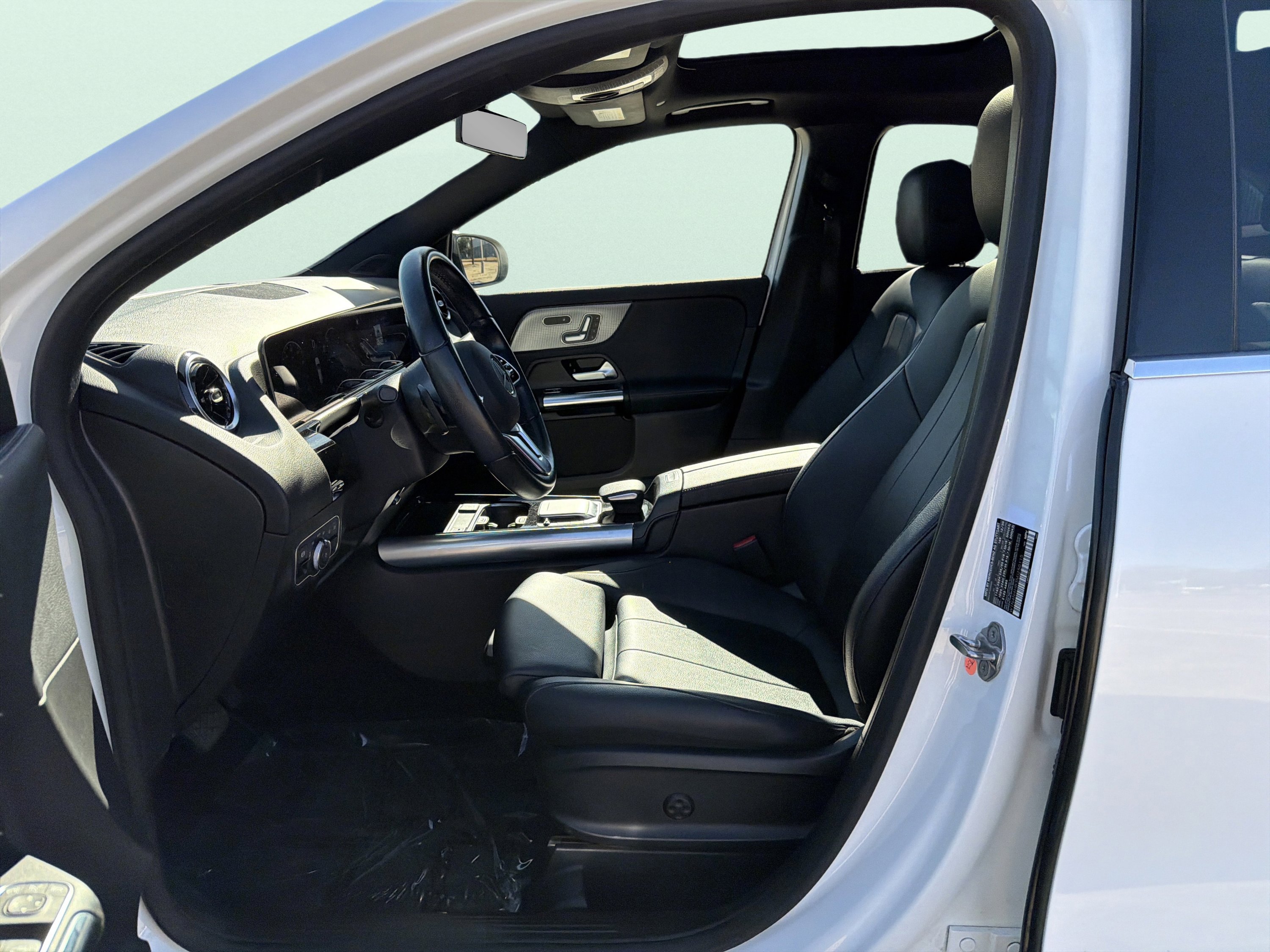 Used 2021 Mercedes-Benz GLA 250 4MATIC w/ Premium Package image 9