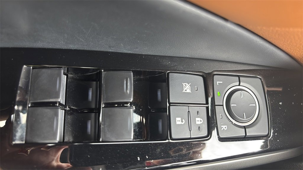 Used 2022 Lexus IS 300 AWD w/ Comfort Package image 13