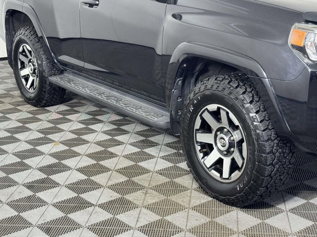 Used 2018 Toyota 4Runner TRD Off-Road Premium AWD/4WD image 12
