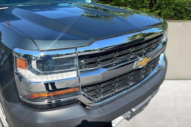 Used 2017 Chevrolet Silverado 1500 W/T AWD/4WD image 29