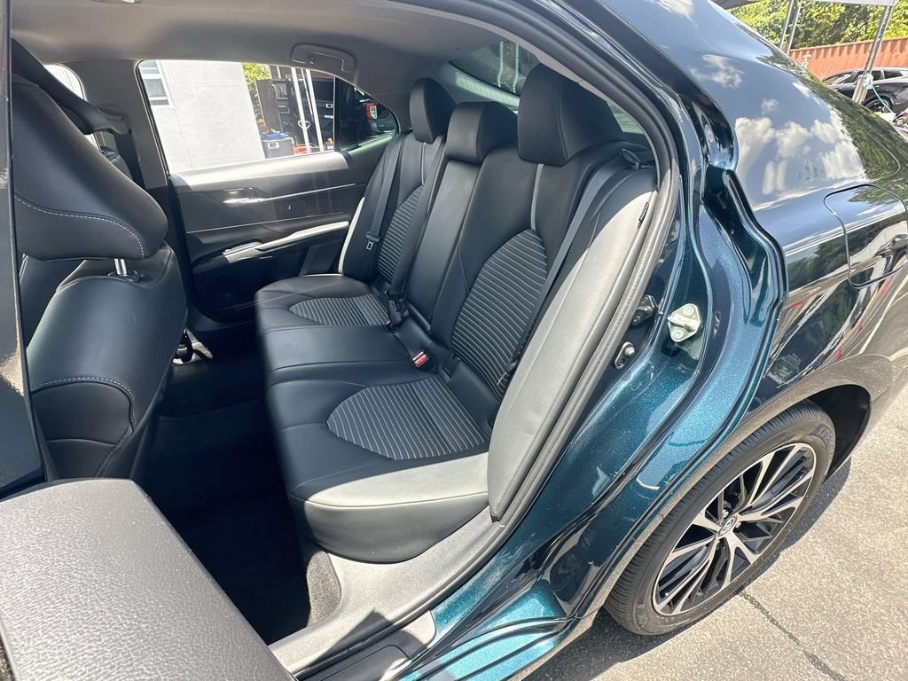 Used 2020 Toyota Camry SE FWD image 22