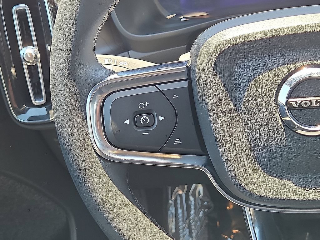 Certified 2023 Volvo C40 Recharge Core AWD/4WD image 19