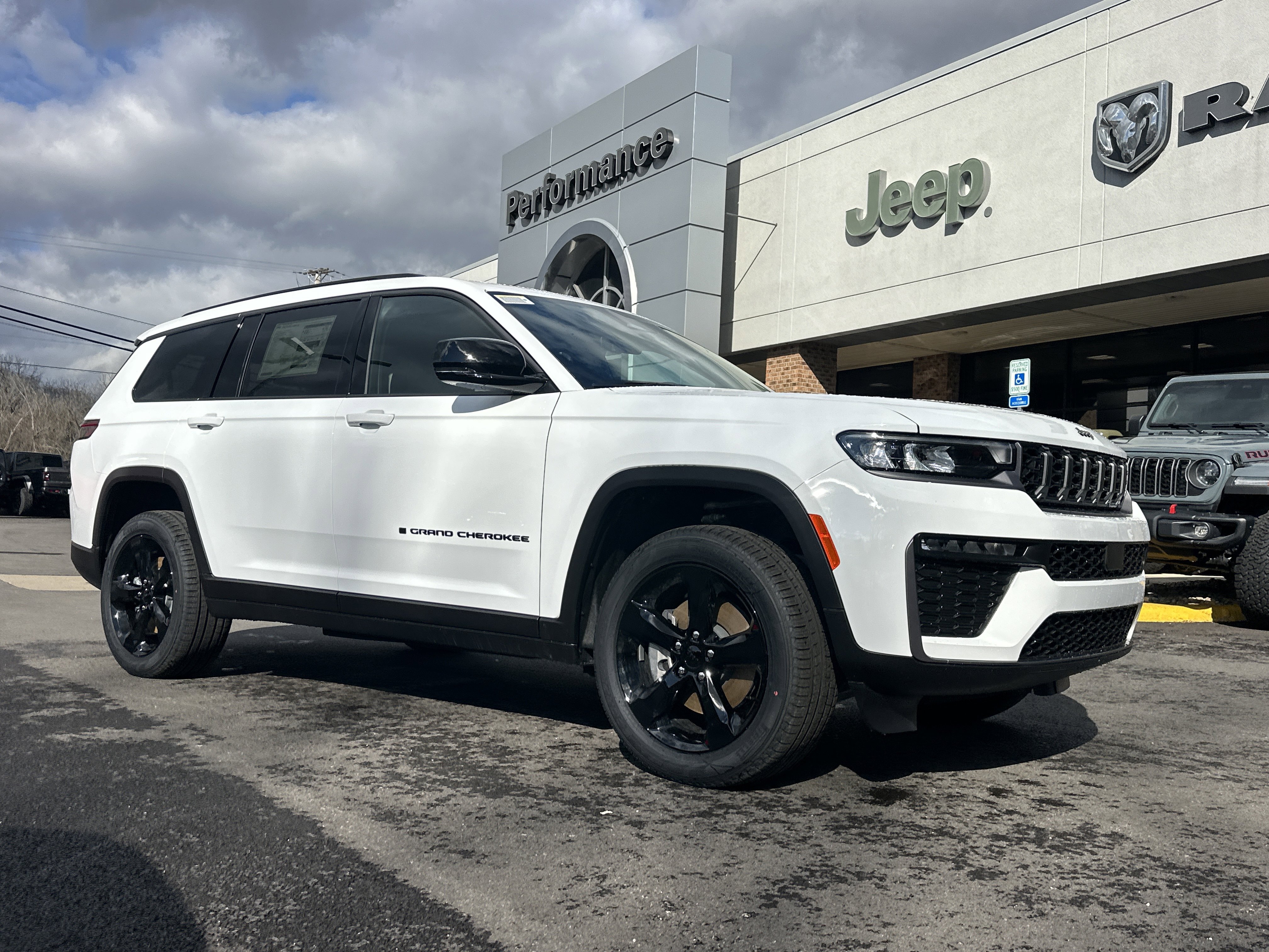 New 2026 Jeep Grand Cherokee L Limited w/ Limited Altitude Package AWD/4WD image 19