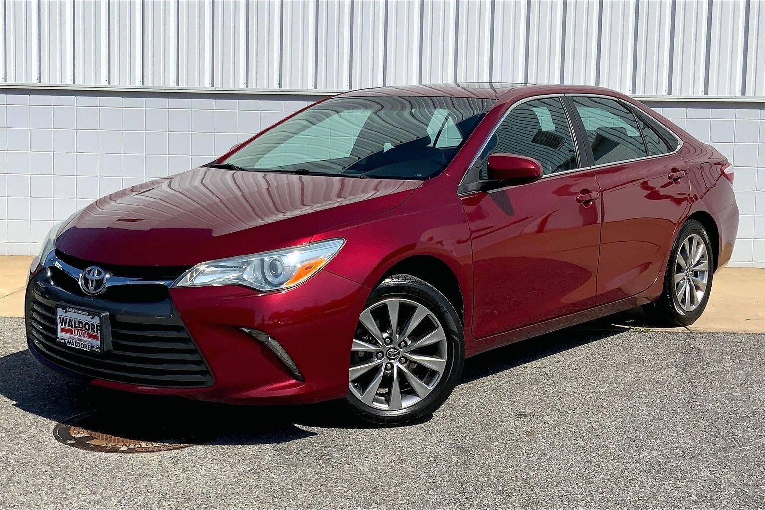 Used 2017 Toyota Camry XLE w/ Moonroof Package FWD image 2